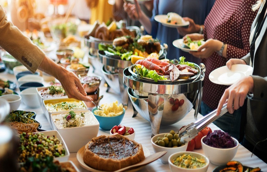 How to Cater for a Large Event – Tips and Tricks